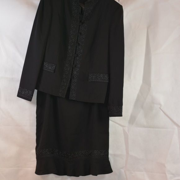 Black embroidered two pice Skirt/Jacket Suit SZ 14 John Meyer - Picture 3 of 10